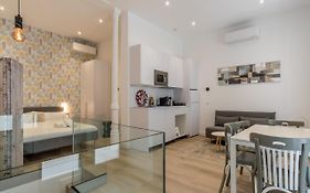 Modern And Bright- 2 Bd 2 Bth - Center